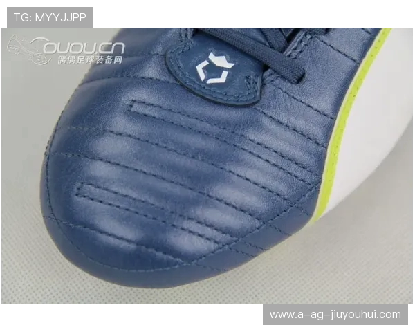 专业皮质足球鞋性能分析与选择指南 助力球员提升场上表现